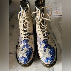 1460 THE MET LEATHER LACE UP BOOTS